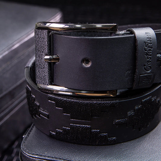 SOBERANO – Lujo con Mando Propio | Total black tejido a mano en cuero negro – Cinturón tejido CASTAFINA clásico (Ref. TC-002)