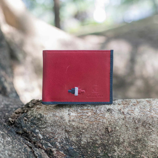 IDENTIDAD FIRME – Estilo que No Pasa Desapercibido | Cuero rojo con interior azul – Billetera CASTAFINA (Ref. BC-014)