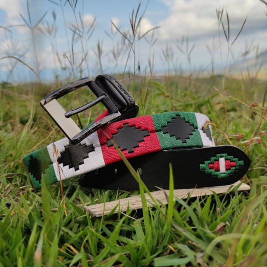 ÍMPETU – Espíritu Indomable | Cuero negro con tejido en verde, rojo y blanco – Cinturón tejido CASTAFINA clásico (Ref. TC-038)