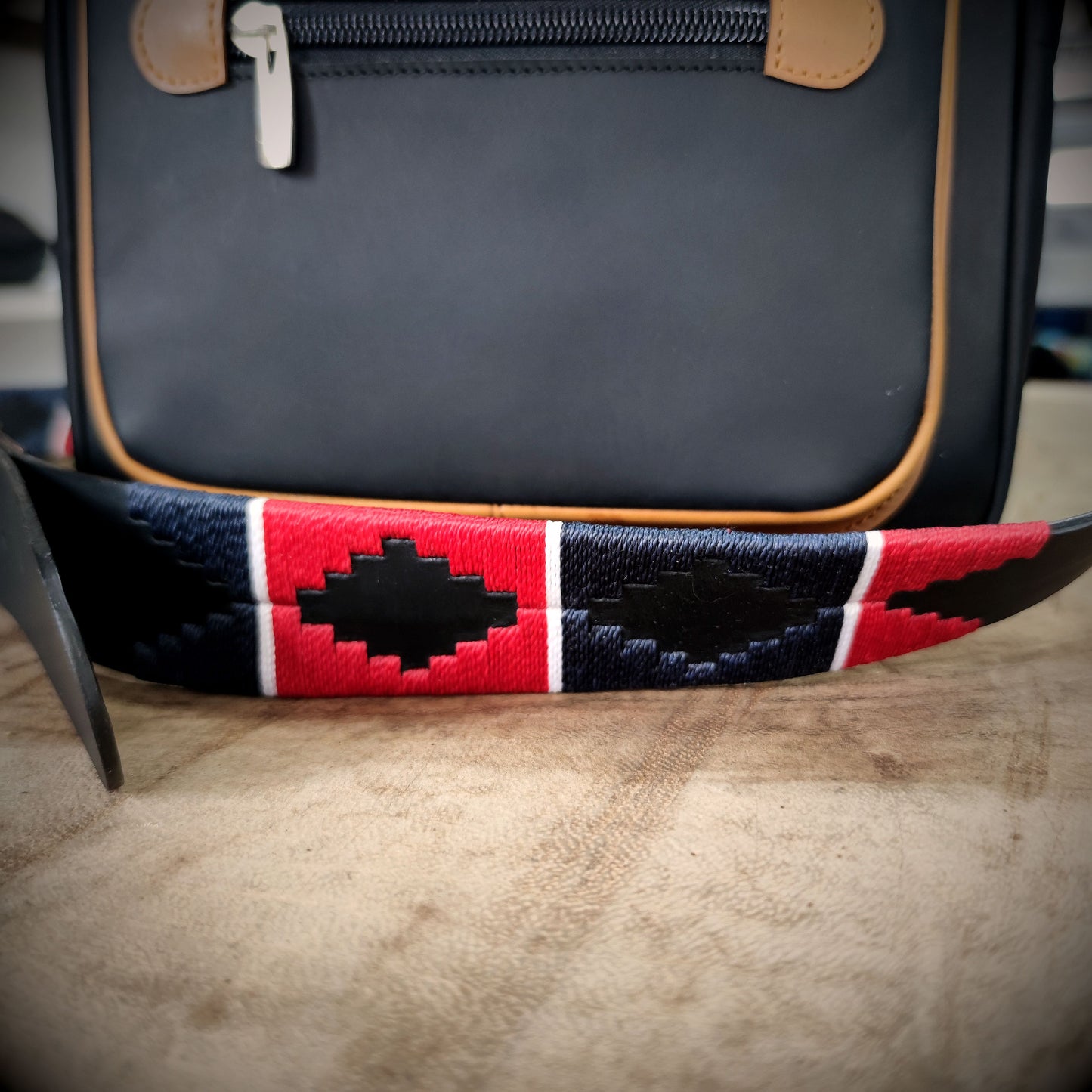 IMPACTO – Bolso cruzado CASTAFINA (Ref. BC-001)