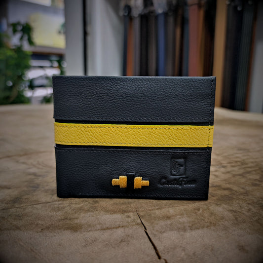 IMPACTO – Energía que Deja Huella | Billetera negra con franja e interior amarillo vibrante – Billetera CASTAFINA (Ref. BC-004)