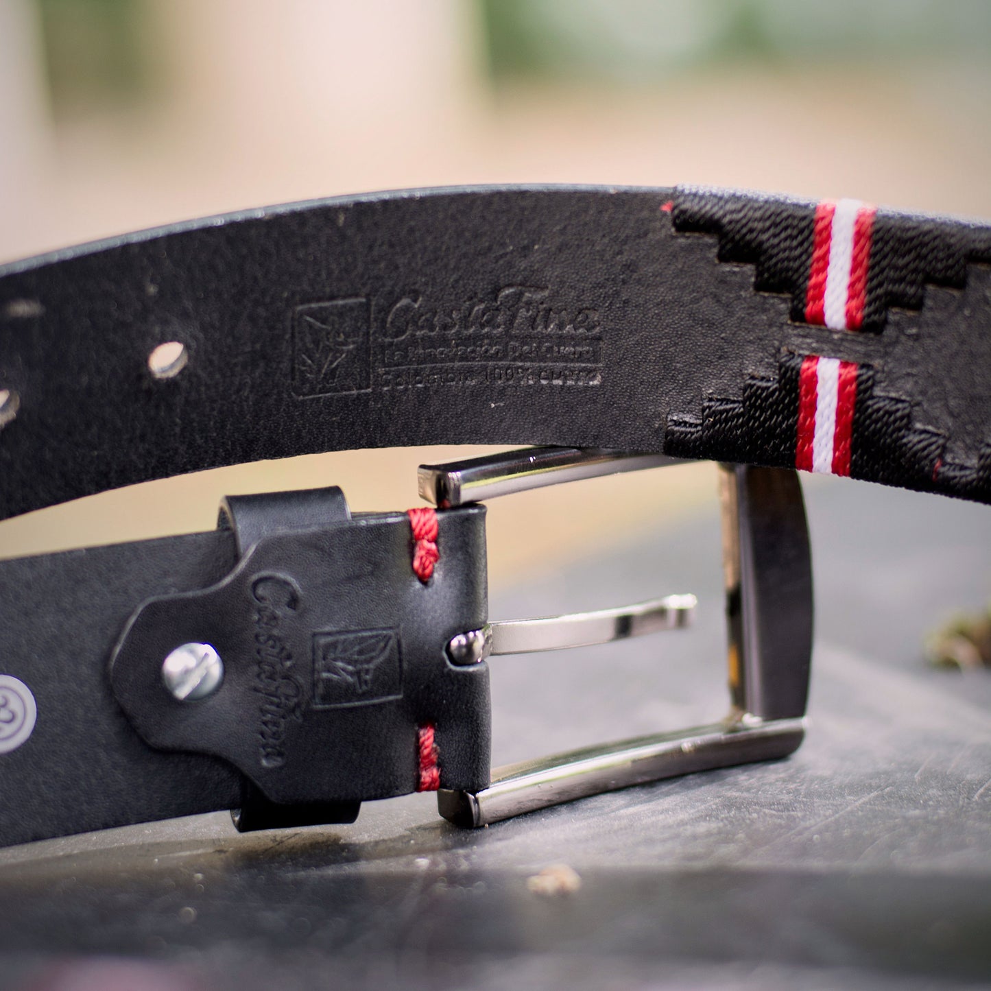 IMPERIO – Poder que Deja Huella | Cuero negro con tejido negro y apliques rojos y blancos – Cinturón tejido CASTAFINA clásico (Ref. TC-060)