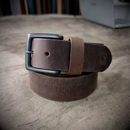 ÉPICO – Cuero con Historia y Carácter | Café envejecido con textura marcada y hebilla grafito mate – Cinturón Sport CASTAFINA (Ref. SP-049)