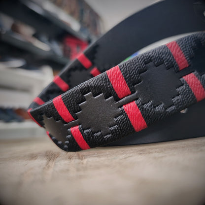 CENTINELA – Lealtad que Nunca Descansa | Cuero negro con tejido rojo y negro – Cinturón tejido CASTAFINA clásico (Ref. TC-056)