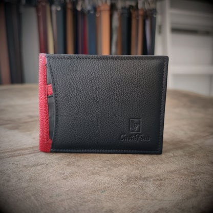 FURIA NEGRA – Poder y Precisión en Cada Detalle | Cuero negro con acentos rojos y tarjetero extraíble – Billetera CASTAFINA (Ref. BC-019)