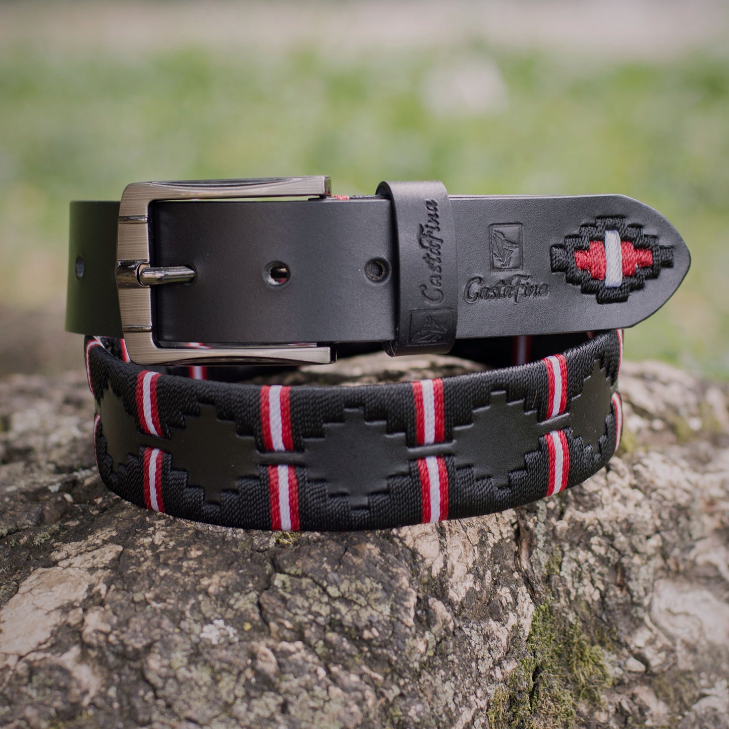 IMPERIO – Poder que Deja Huella | Cuero negro con tejido negro y apliques rojos y blancos – Cinturón tejido CASTAFINA clásico (Ref. TC-060)