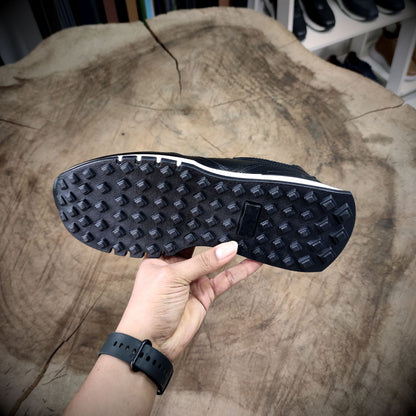 ABSOLUTO – Elegancia que Impone Silencio | Calzado negro 100% cuero legítimo con lona de alta resistencia y contraste blanco en la suela – Calzado Sport ESCENCIAL (Ref. ZCE-014)