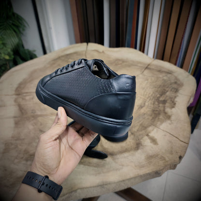SOBERANO – Lujo que Impone | Combo de calzado sport negro texturizado y cinturón tejido a juego – CASTAFINA EXCLUSIVO (Ref. ZC-017)