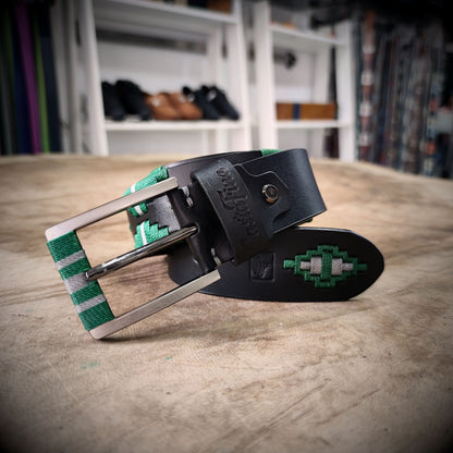 VIGÍA – Determinación que Protege tu Rumbo | Cuero negro con tejido verde intenso y gris – Cinturón tejido CASTAFINA clásico (Ref. TC-055)