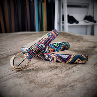 VIVA – Colores que Cuentan tu Historia | Cuero estampado multicolor y hebilla en acabo ORO italiano – Cinturón CASTAFINA de lujo para ellas (Ref. TC-006)