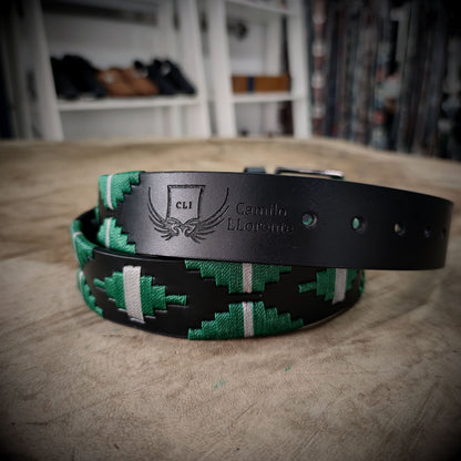 VIGÍA – Determinación que Protege tu Rumbo | Cuero negro con tejido verde intenso y gris – Cinturón tejido CASTAFINA clásico (Ref. TC-055)