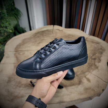 SOBERANO – Lujo que Impone | Combo de calzado sport negro texturizado y cinturón tejido a juego – CASTAFINA EXCLUSIVO (Ref. ZC-017)