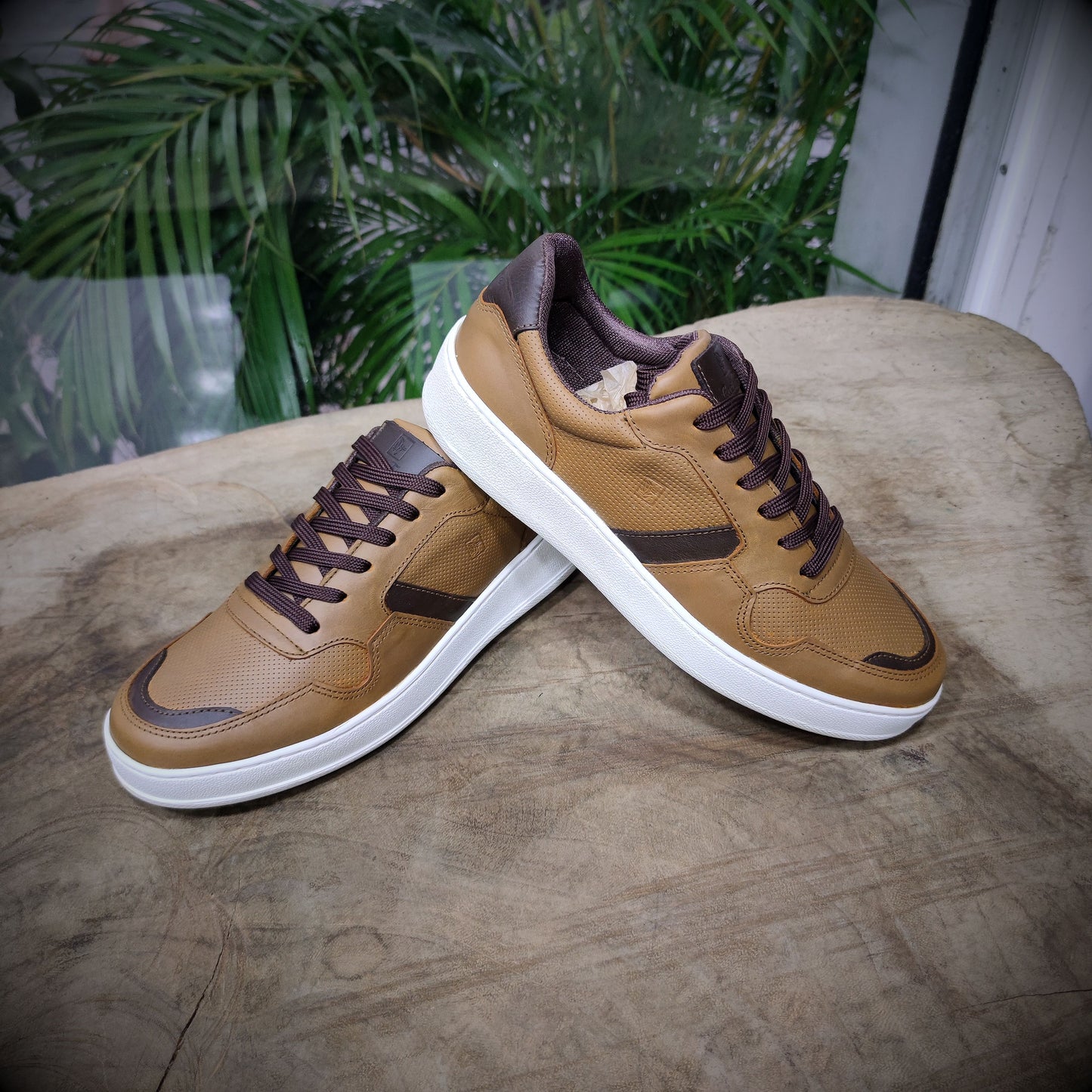 ORIGEN – Donde Empieza tu Estilo | Cuero caramelo con detalles chocolate – CASTAFINA SPORT ESENCIAL (Ref. ZCE-006)