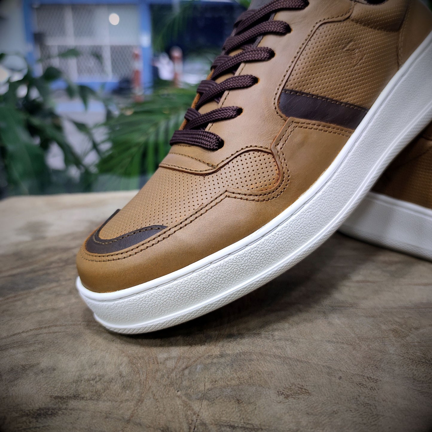 ORIGEN – Donde Empieza tu Estilo | Cuero caramelo con detalles chocolate – CASTAFINA SPORT ESENCIAL (Ref. ZCE-006)