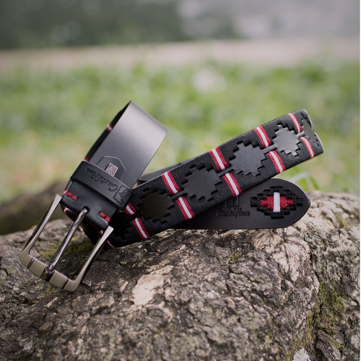 IMPERIO – Poder que Deja Huella | Cuero negro con tejido negro y apliques rojos y blancos – Cinturón tejido CASTAFINA clásico (Ref. TC-060)