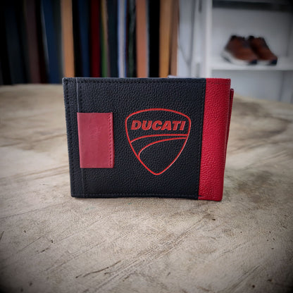 FURIA ROJA – Pasión sobre Ruedas | Cuero negro con rojo, diseño especial Ducati y tarjetero extraíble – Billetera CASTAFINA (Ref. BC-018)