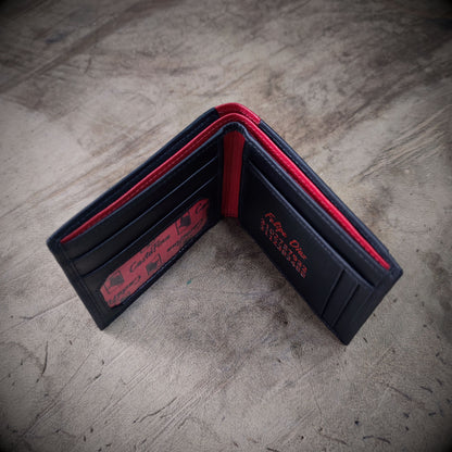 FURIA ROJA – Pasión sobre Ruedas | Cuero negro con rojo, diseño especial Ducati y tarjetero extraíble – Billetera CASTAFINA (Ref. BC-018)